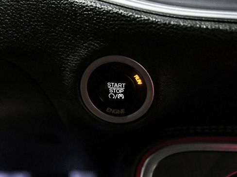 Used 2015 Dodge Challenger SXT image 17