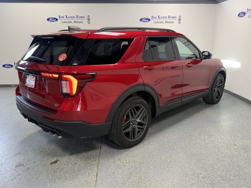Used 2025 Ford Explorer ST AWD/4WD image 34