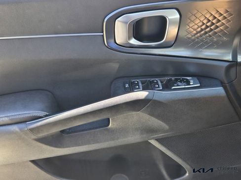 Certified 2025 Kia Sorento LX image 31