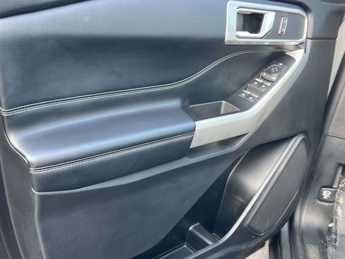 Used 2022 Ford Explorer XLT w/ Equipment Group 202A image 29