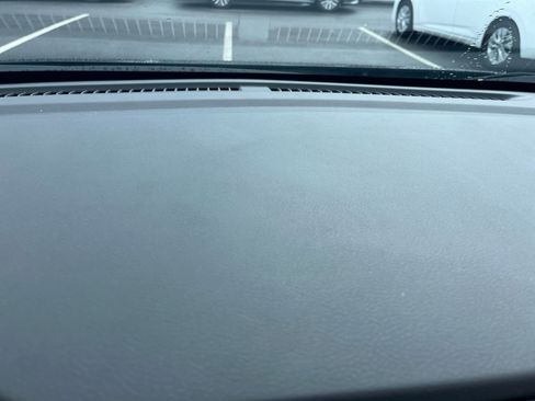 Used 2025 Nissan Versa SV image 17