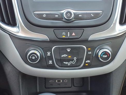 Used 2022 Chevrolet Equinox LS FWD image 23