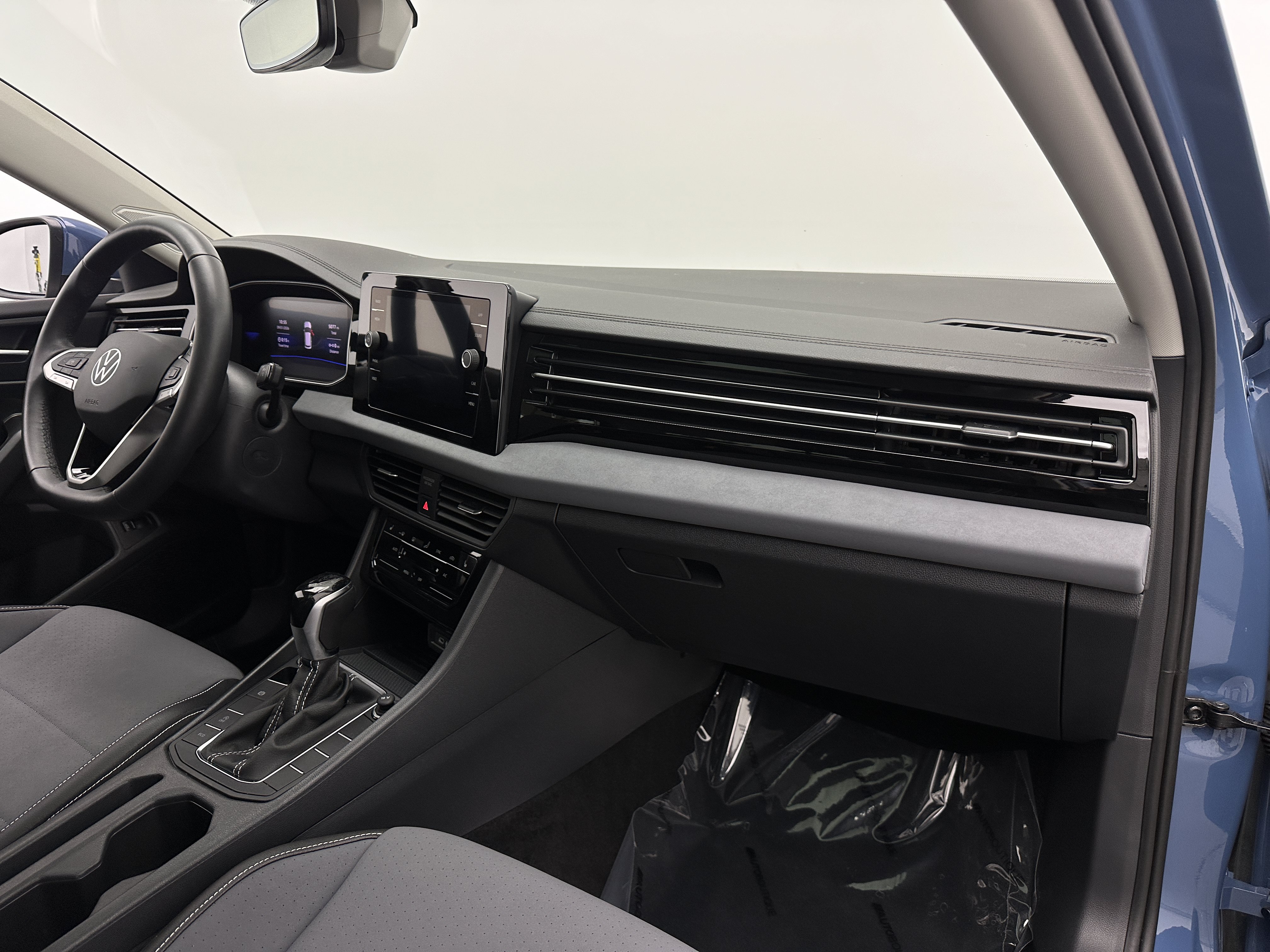 Used 2026 Volkswagen Jetta SE FWD image 40