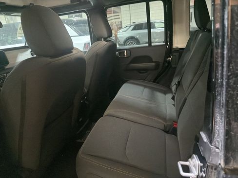 Used 2025 Jeep Wrangler Unlimited Sahara w/ Safety Group image 7