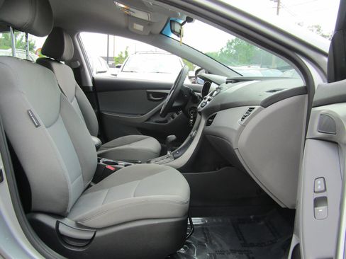 Used 2013 Hyundai Elantra GLS FWD image 11