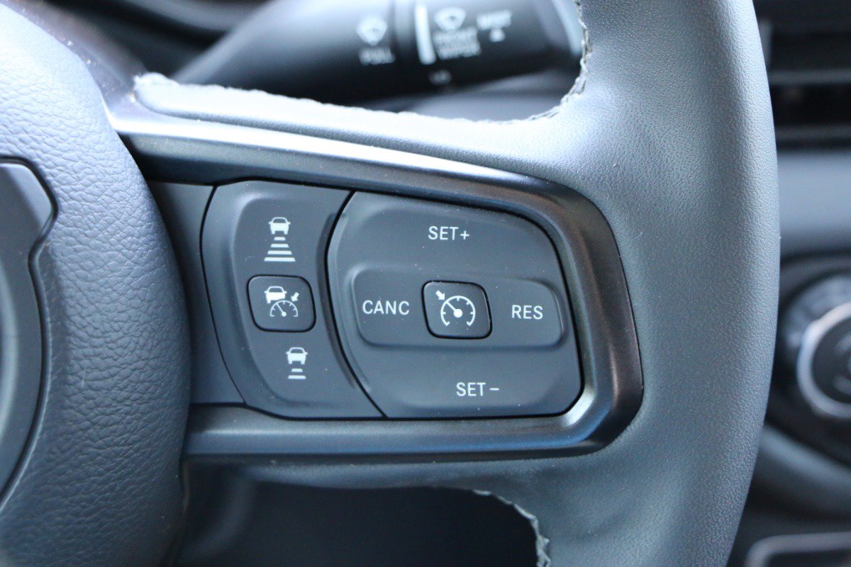 Used 2025 Jeep Gladiator Rubicon AWD/4WD image 18