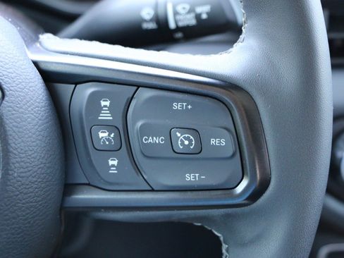 Used 2025 Jeep Gladiator Rubicon AWD/4WD image 18