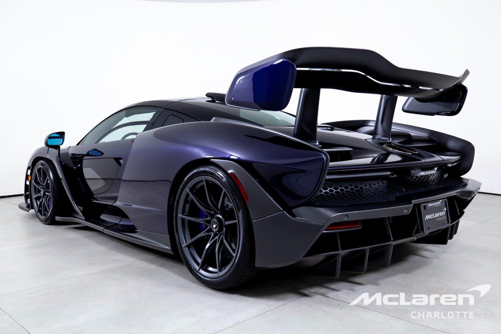 Used 2019 McLaren Senna RWD image 7