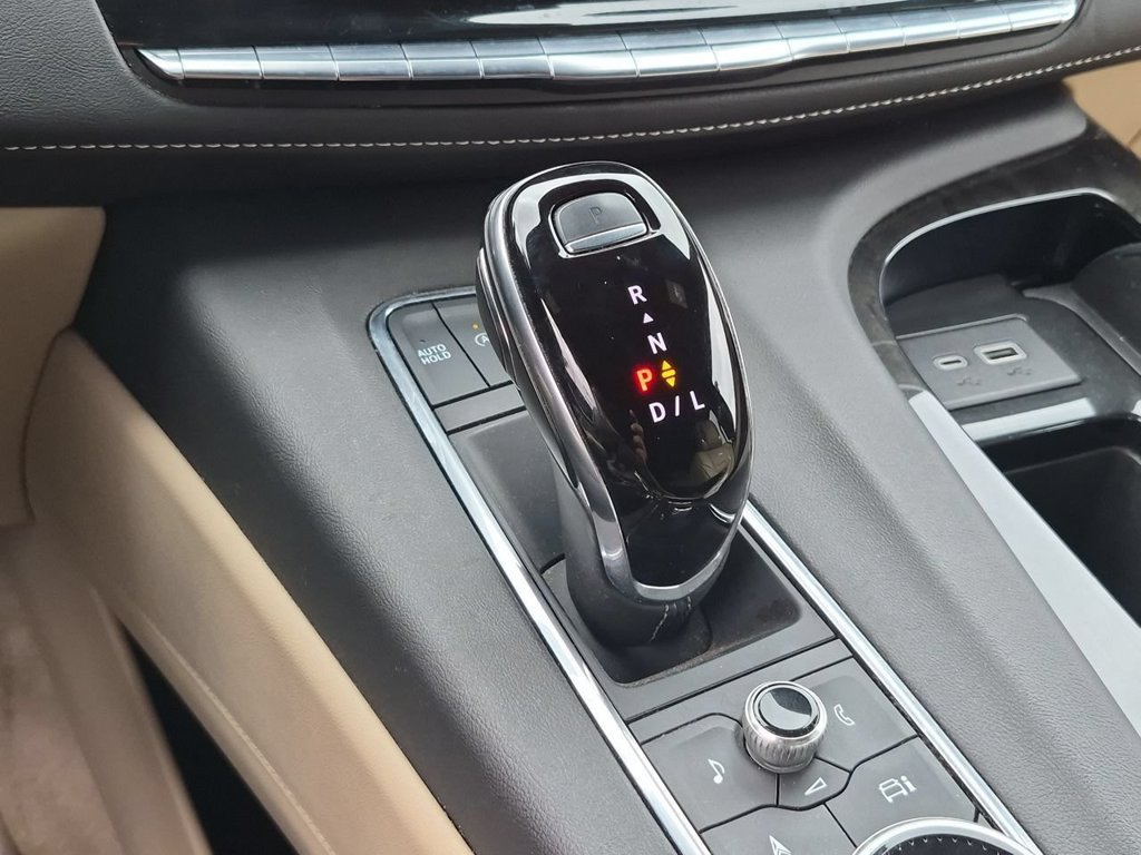 Used 2024 Cadillac Escalade Premium Luxury RWD image 16