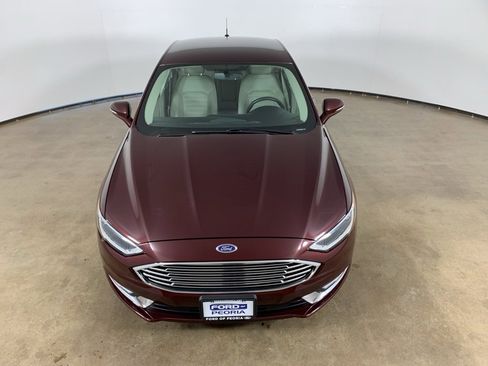 Used 2017 Ford Fusion SE w/ Fusion SE Technology Package image 4
