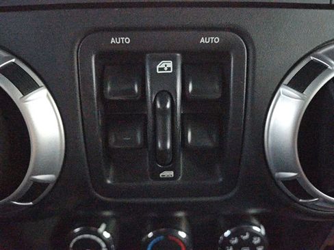 Used 2015 Jeep Wrangler Unlimited Sahara w/ Connectivity Group image 34