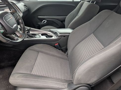 Used 2019 Dodge Challenger SXT w/ Blacktop Package image 8