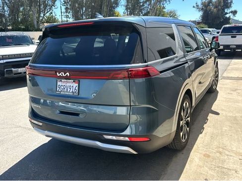 Used 2023 Kia Carnival EX image 6