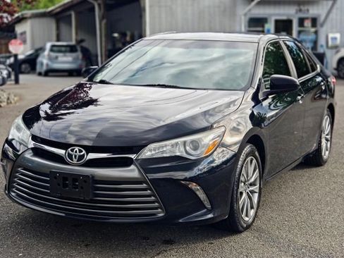 Used 2017 Toyota Camry XLE FWD image 3