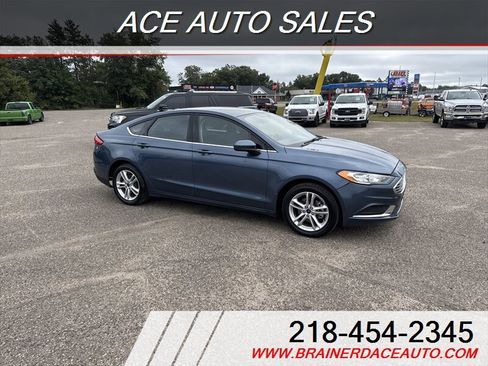 Used 2018 Ford Fusion SE w/ Fusion SE Technology Package image 2