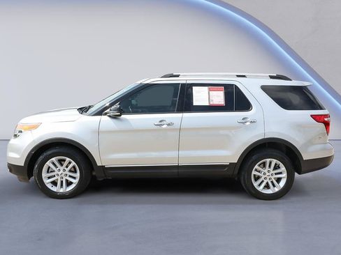 Used 2013 Ford Explorer XLT AWD/4WD image 3