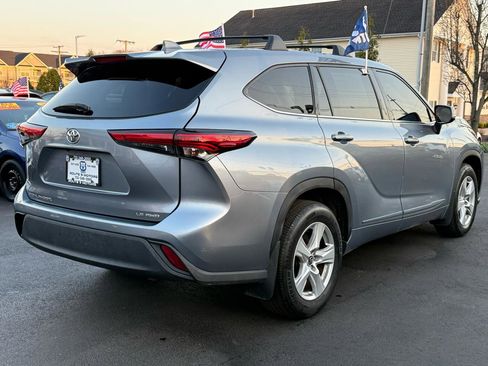 Used 2021 Toyota Highlander LE AWD/4WD image 6