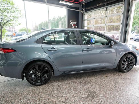 Used 2025 Toyota Corolla SE w/ SE Premium Package image 4