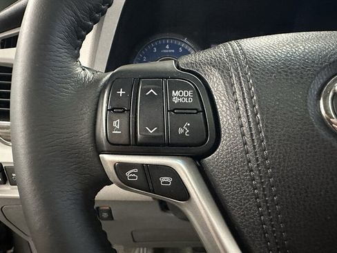 Used 2017 Toyota Sienna XLE w/ XLE Navigation Package AWD/4WD image 28