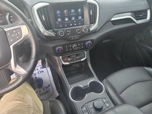 Used 2023 GMC Terrain SLT w/ Elevation Edition FWD image 9