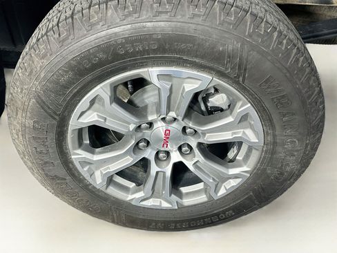 Used 2025 GMC Sierra 1500 SLT RWD image 11