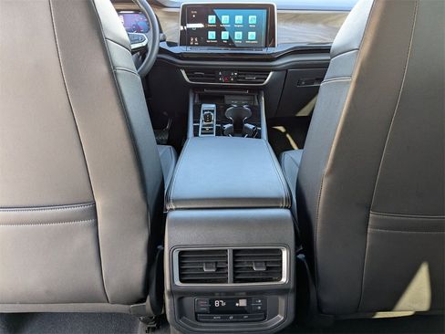 Used 2024 Volkswagen Atlas SE image 31