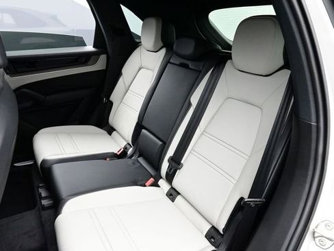 New 2026 Porsche Cayenne E-Hybrid AWD/4WD image 14