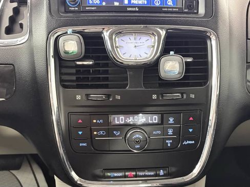 Used 2012 Chrysler Town & Country Touring w/ Entertainment Group #1 FWD image 19