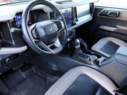 Used 2023 Ford Bronco Wildtrak image 3