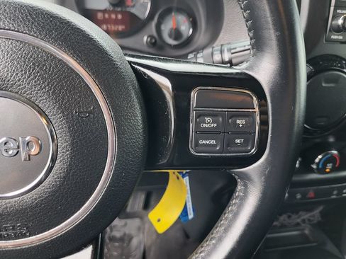 Used 2016 Jeep Wrangler Unlimited Sahara AWD/4WD image 30