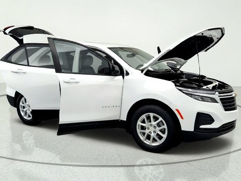 Used 2024 Chevrolet Equinox LS w/ Driver Confidence II Package FWD image 14