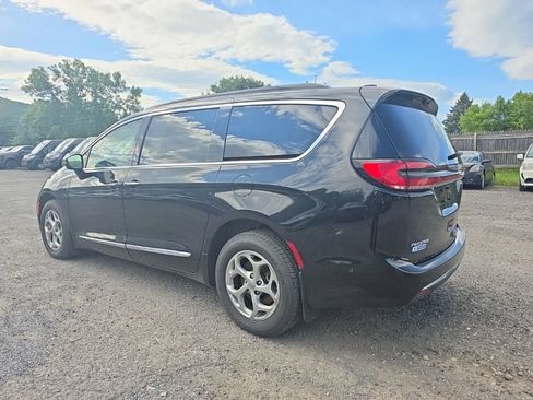 Used 2022 Chrysler Pacifica Limited AWD/4WD image 7