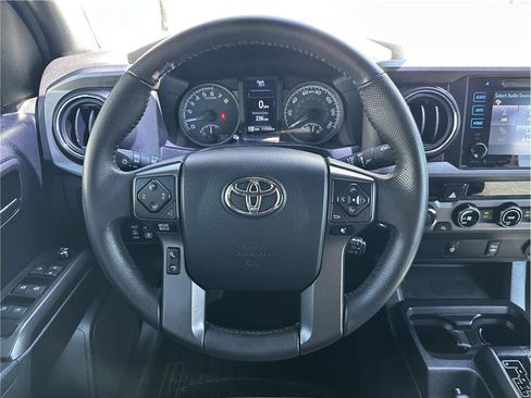 Used 2017 Toyota Tacoma TRD Sport w/ Tow Package (A/T) image 17