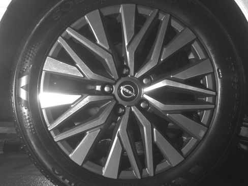 Used 2025 Nissan Altima 2.5 SV FWD image 14