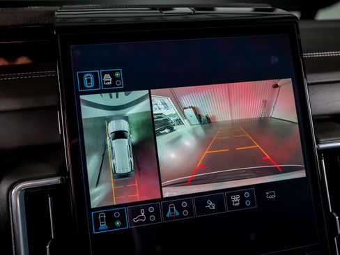 Used 2025 GMC Yukon Denali w/ Denali Reserve Package image 11