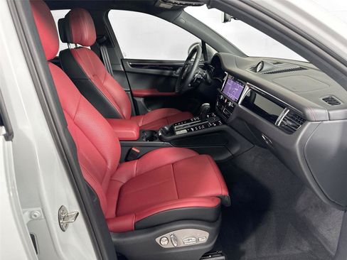 Certified 2026 Porsche Macan S AWD/4WD image 28