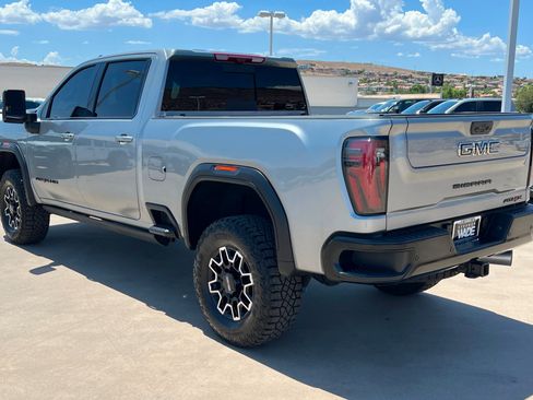 Used 2026 GMC Sierra 2500 AT4X AWD/4WD image 3