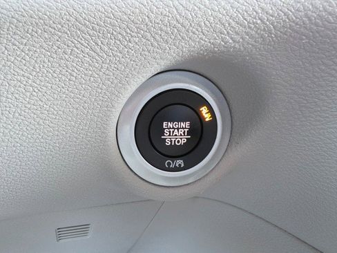 Used 2024 Chrysler Pacifica Touring-L FWD image 51