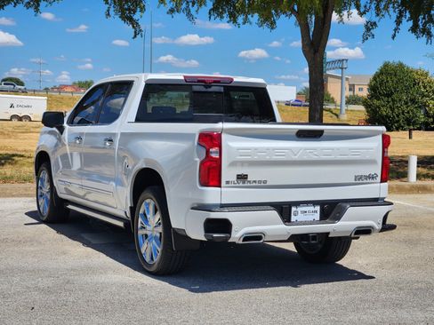 Used 2025 Chevrolet Silverado 1500 High Country AWD/4WD image 4