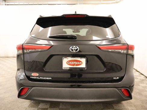 Used 2021 Toyota Highlander XLE FWD image 5