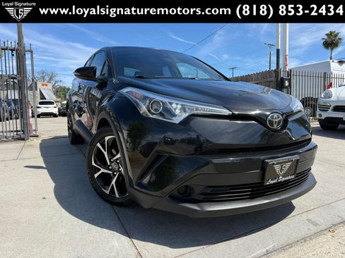 Used 2018 Toyota C-HR XLE FWD image 1