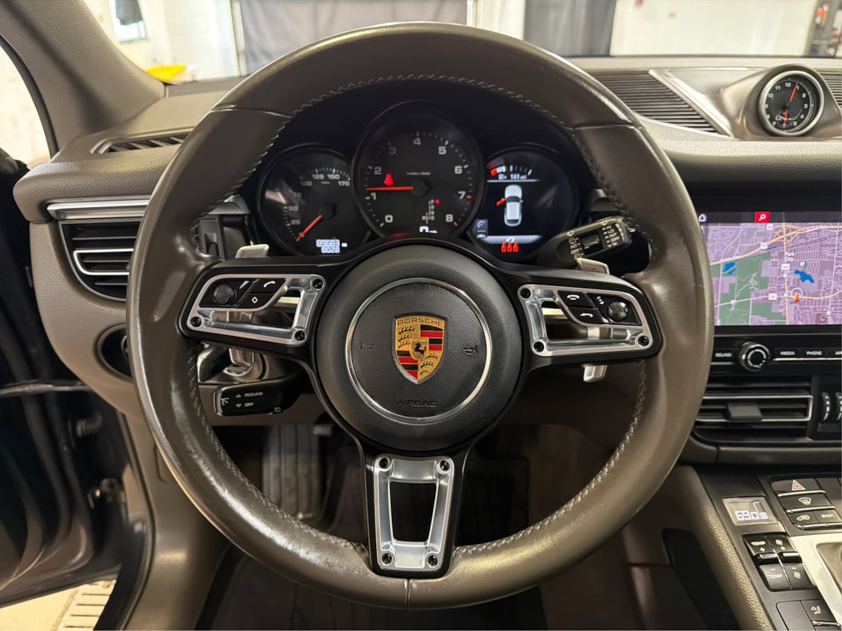 Used 2021 Porsche Macan AWD/4WD image 22