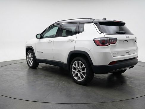 Used 2025 Jeep Compass Limited image 6