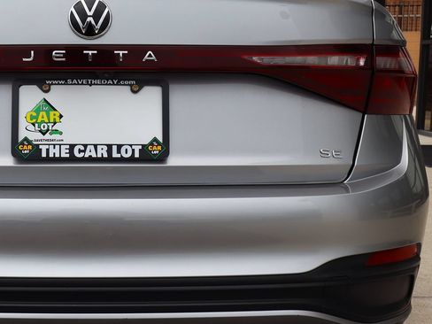 Used 2025 Volkswagen Jetta SE FWD image 20
