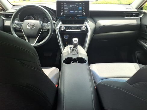 Used 2021 Toyota Venza LE w/ Carpet Mat Package (TMS) AWD/4WD image 13