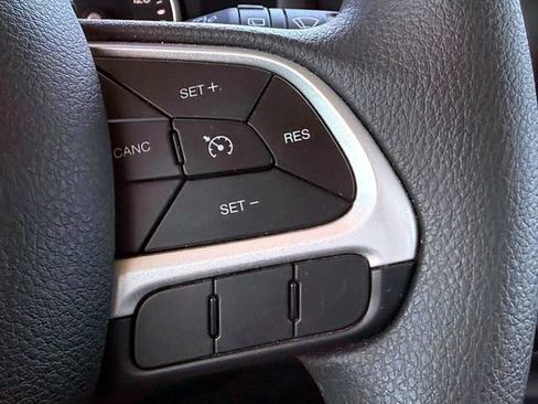 Certified 2023 Jeep Renegade Latitude AWD/4WD image 20
