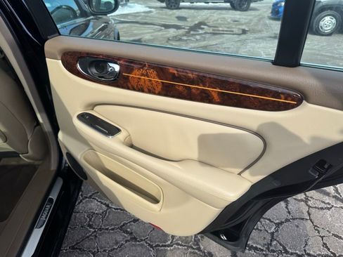 Used 2005 Jaguar XJ8 image 24