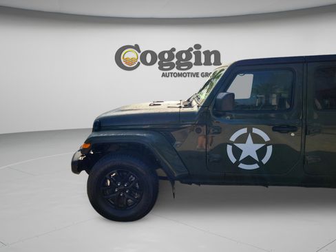 Used 2021 Jeep Gladiator Sport image 31