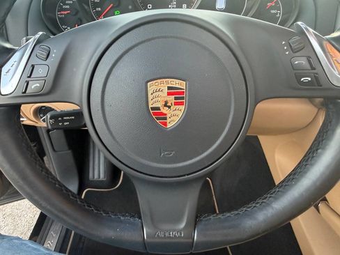 Used 2014 Porsche Cayenne Platinum Edition image 23