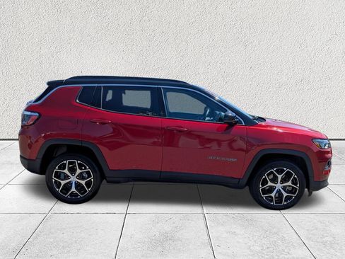 Used 2024 Jeep Compass Limited AWD/4WD image 2